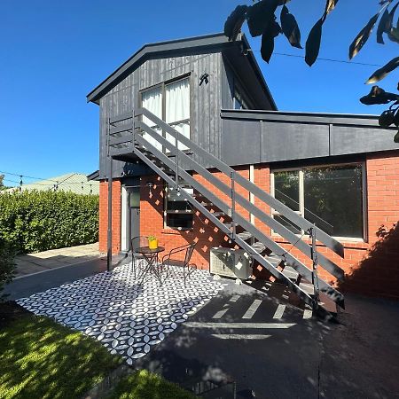Beckenham Studio On Tree Lined Street Christchurch Bagian luar foto