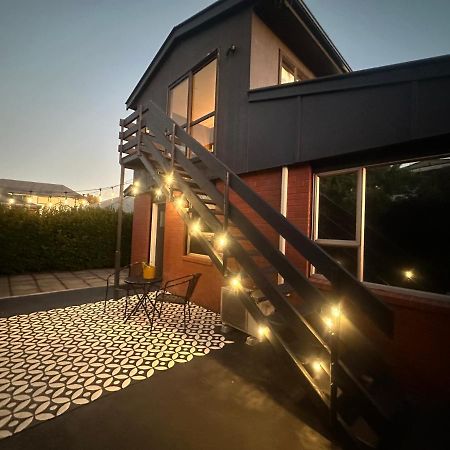 Beckenham Studio On Tree Lined Street Christchurch Bagian luar foto