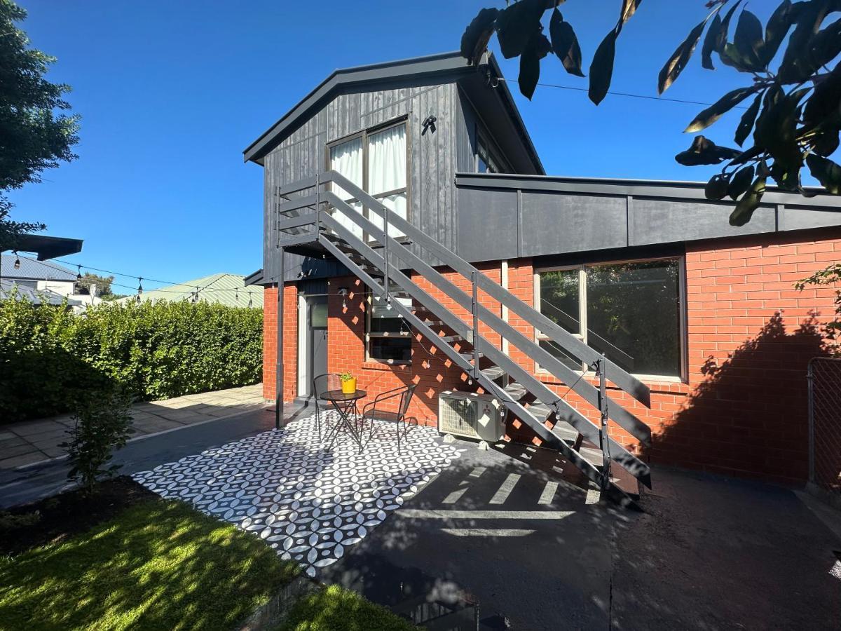 Beckenham Studio On Tree Lined Street Christchurch Bagian luar foto