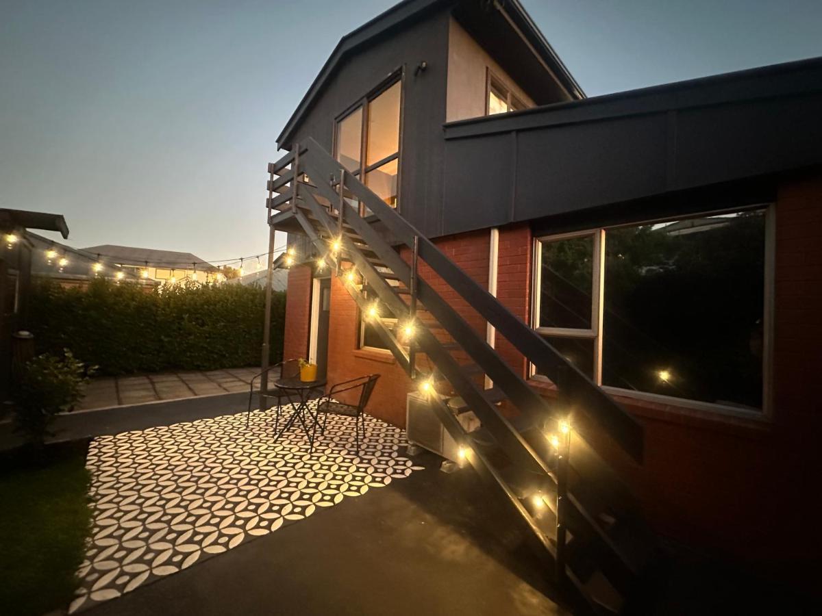 Beckenham Studio On Tree Lined Street Christchurch Bagian luar foto
