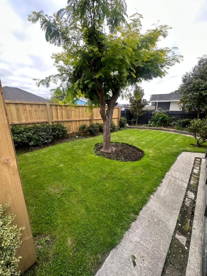 Beckenham Studio On Tree Lined Street Christchurch Bagian luar foto